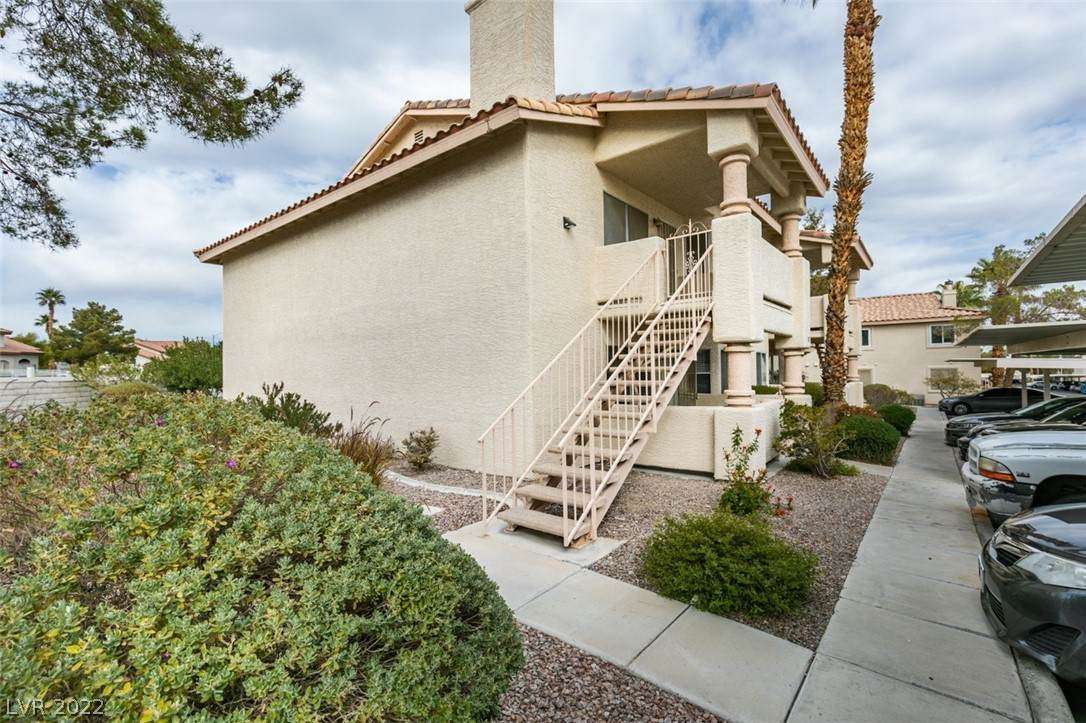 913 Falconhead Lane - Photo 1
