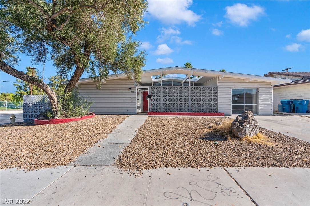 820 Hogan Drive - Photo 1