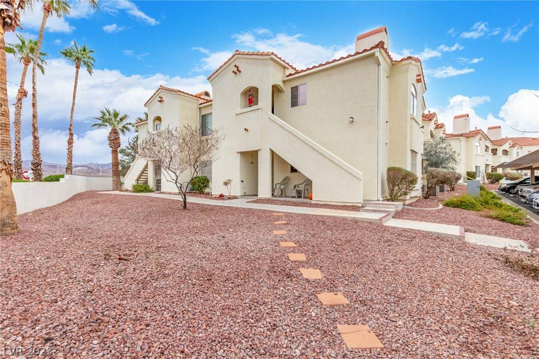 698 Racetrack Road - Photo 1