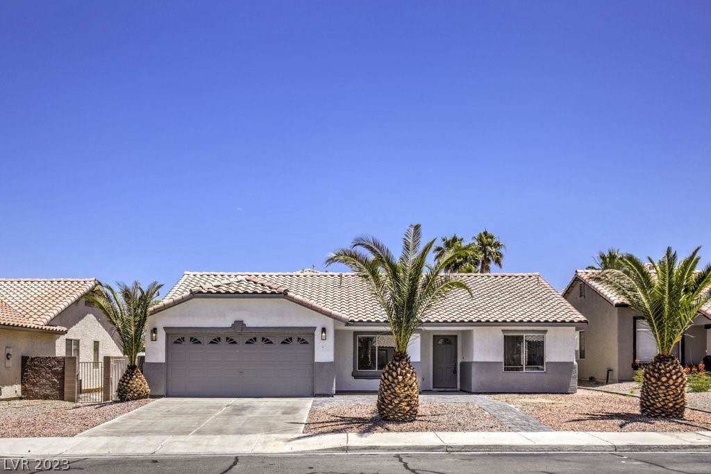 316 Desert Knolls Street - Photo 1