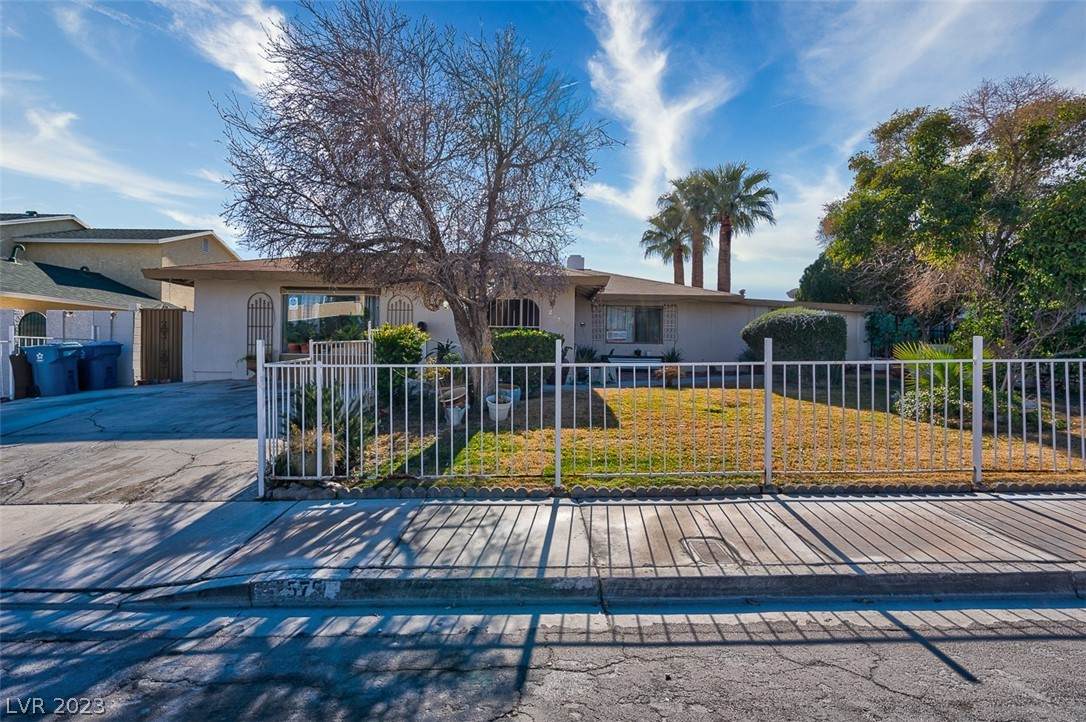 2575 Siesta Avenue - Photo 1