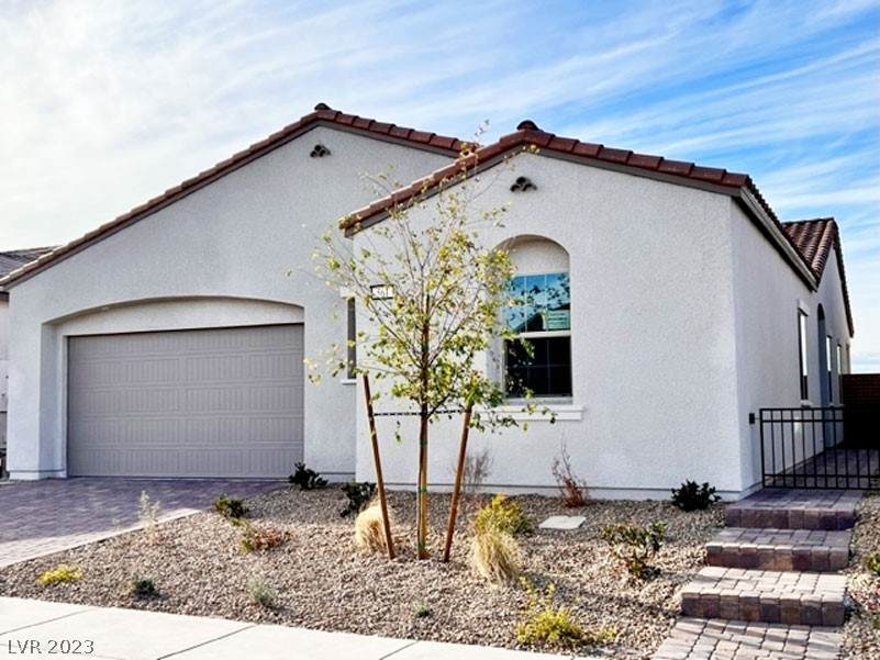561 Comodo Street - Photo 1