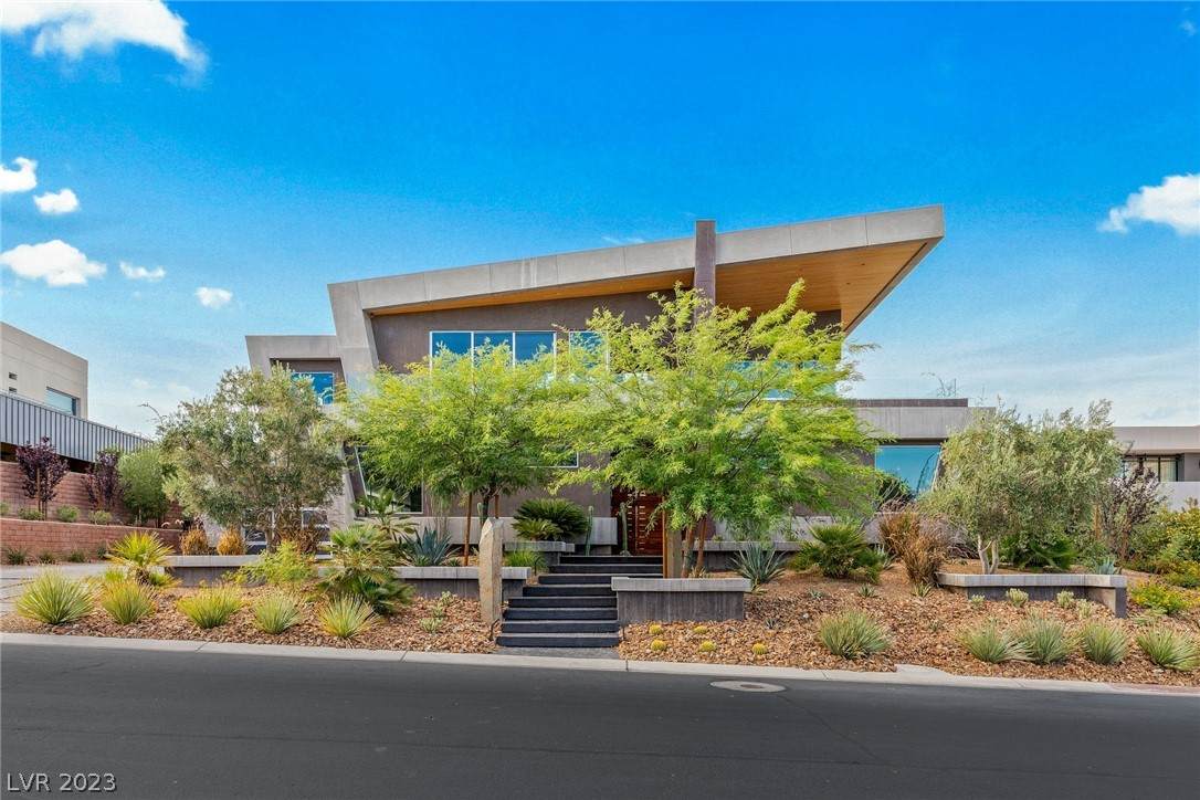 8 Meadowhawk Lane - Photo 1