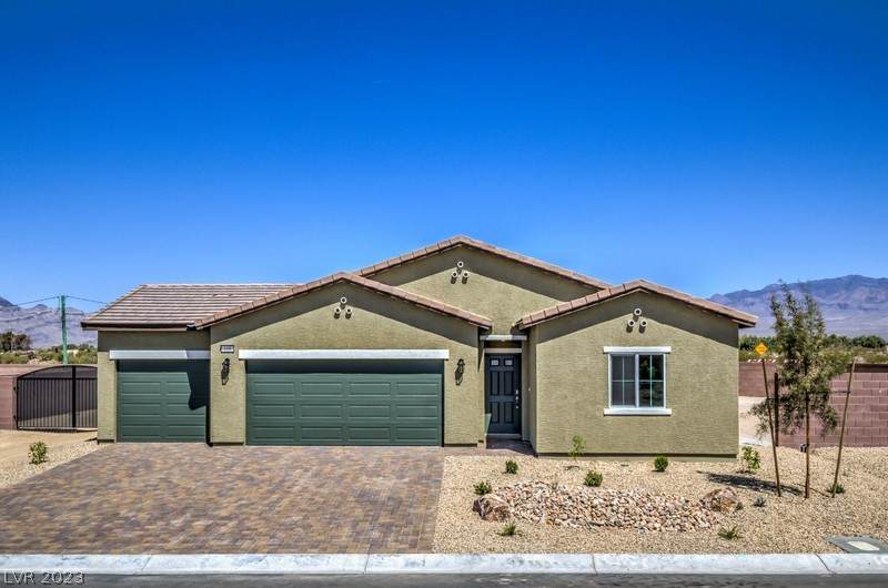 182 Hawk Avenue - Photo 1