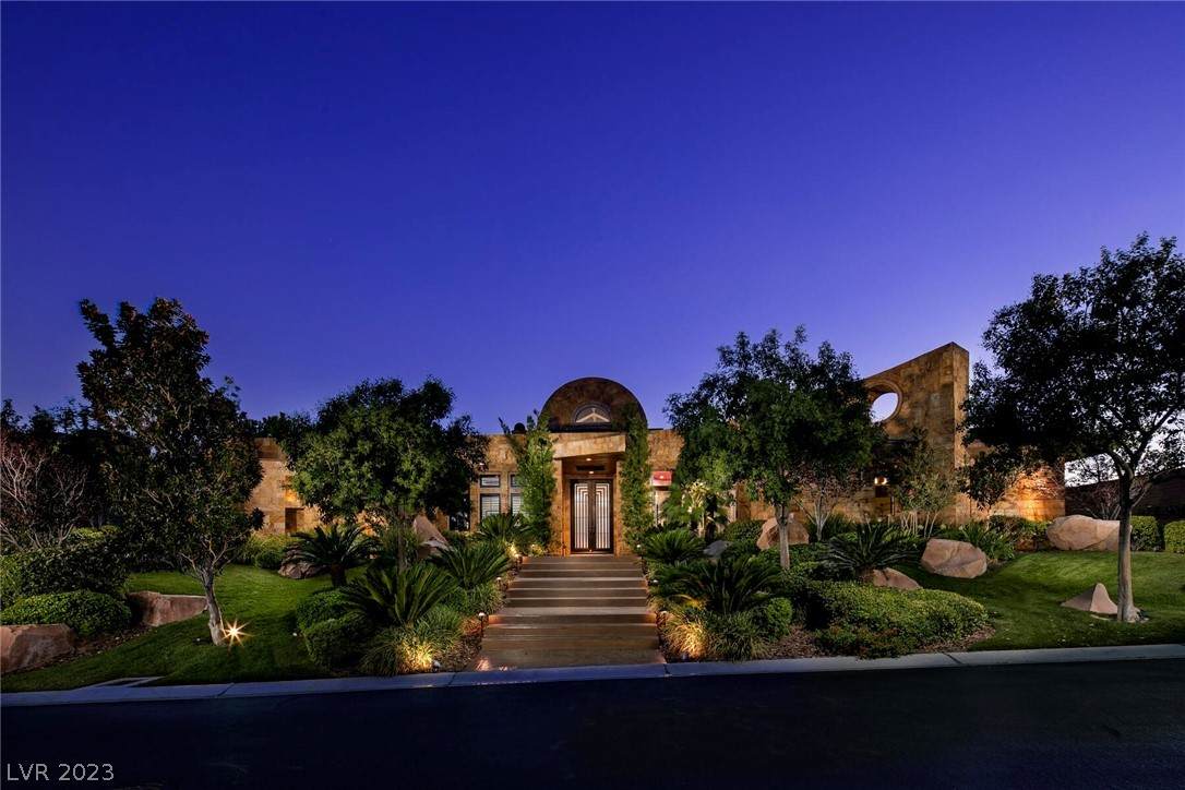 15 Golden Sunray Lane - Photo 1