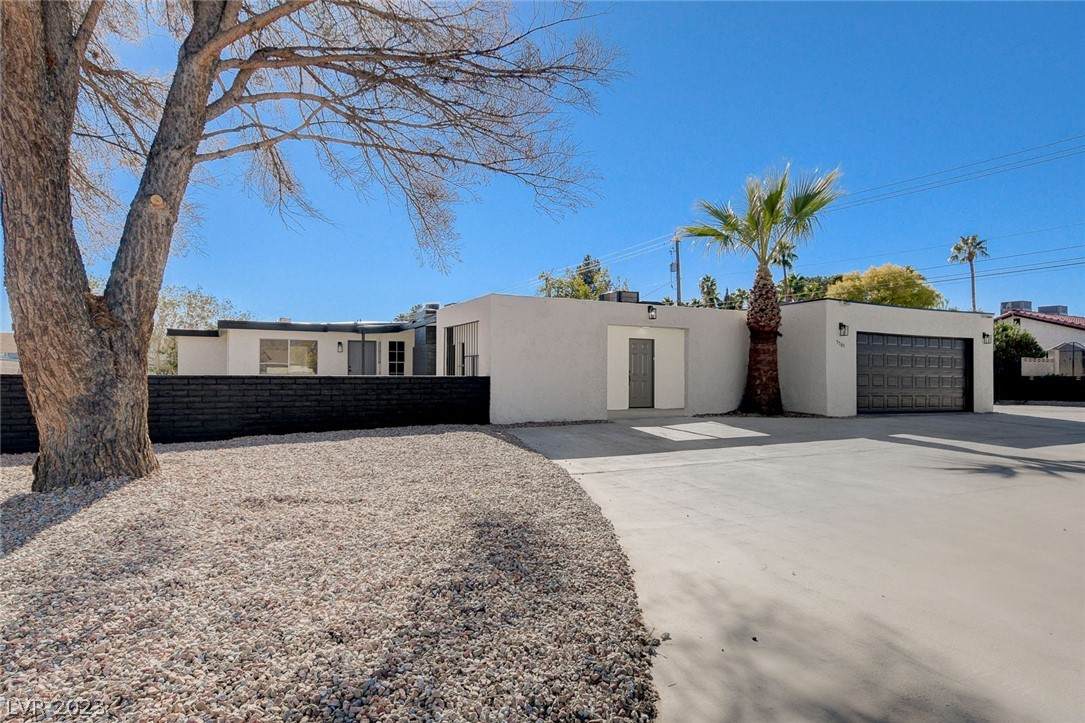 5565 Obannon Drive - Photo 1