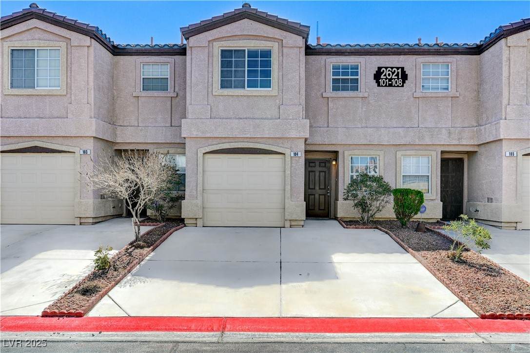 2621 Adelante Avenue - Photo 1