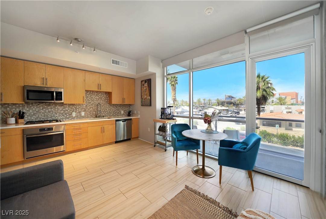 353 Bonneville Avenue - Photo 1