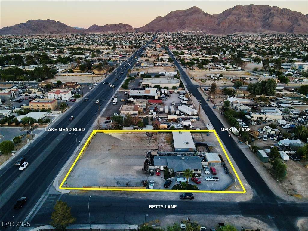 5320 Meikle Lane - Photo 1