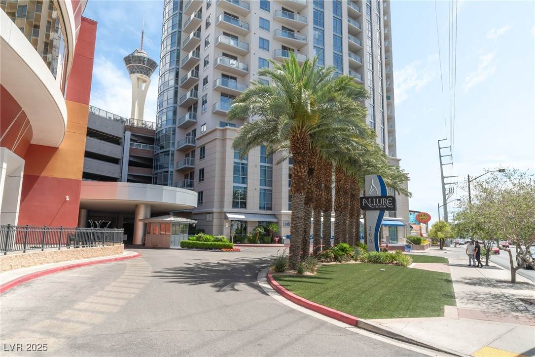 200 Sahara Avenue - Photo 1