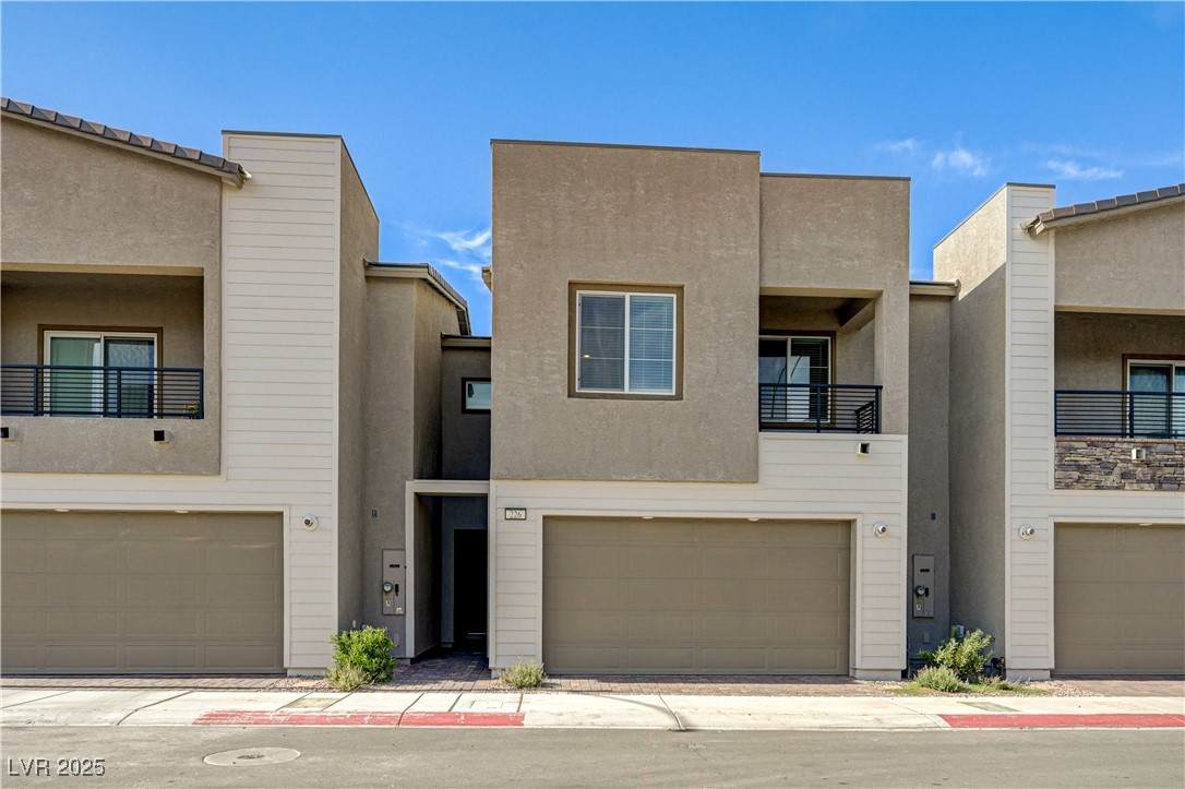 226 White Crest Peak Avenue - Photo 1