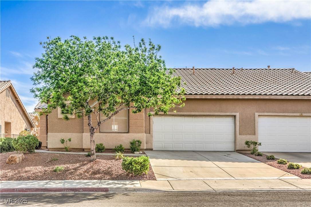 202 Twin Creek Street - Photo 1