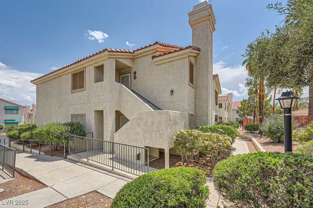 605 Devonhall Street - Photo 1