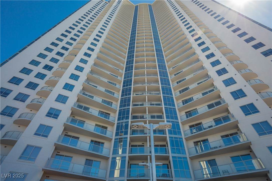 200 Sahara Avenue - Photo 1