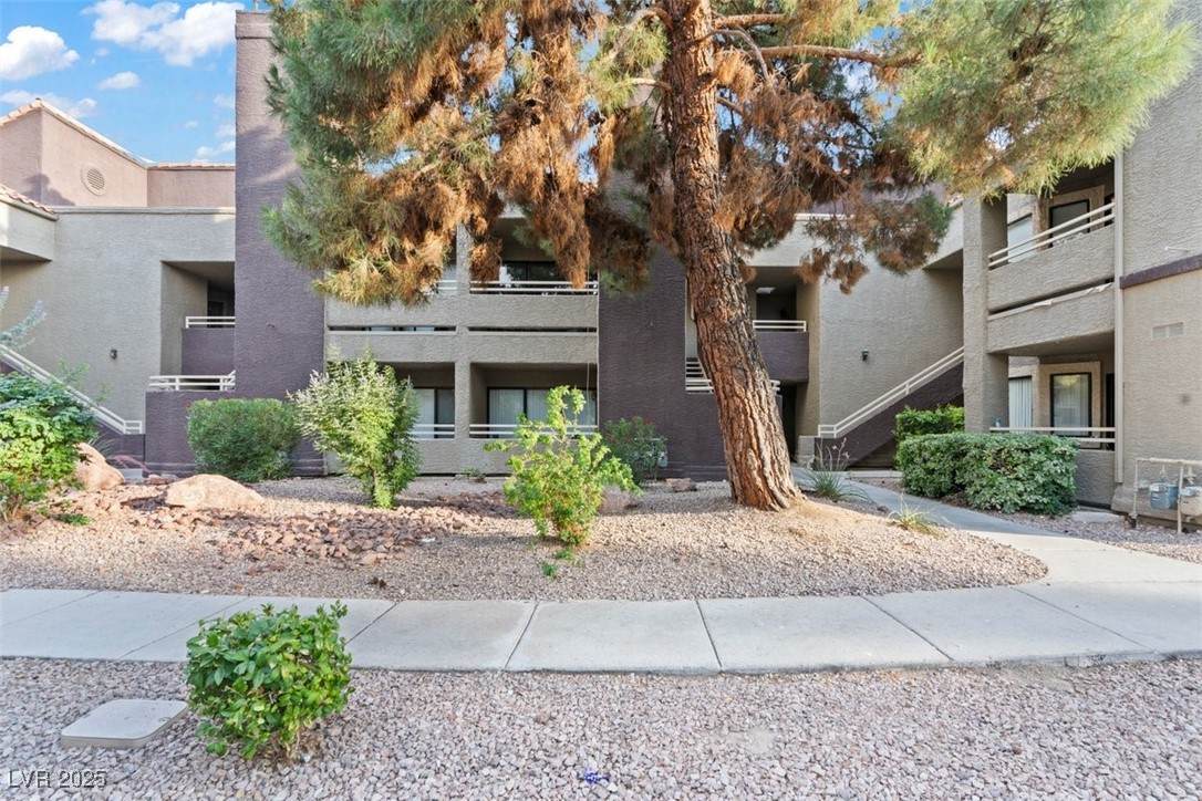5042 Rainbow Boulevard - Photo 1
