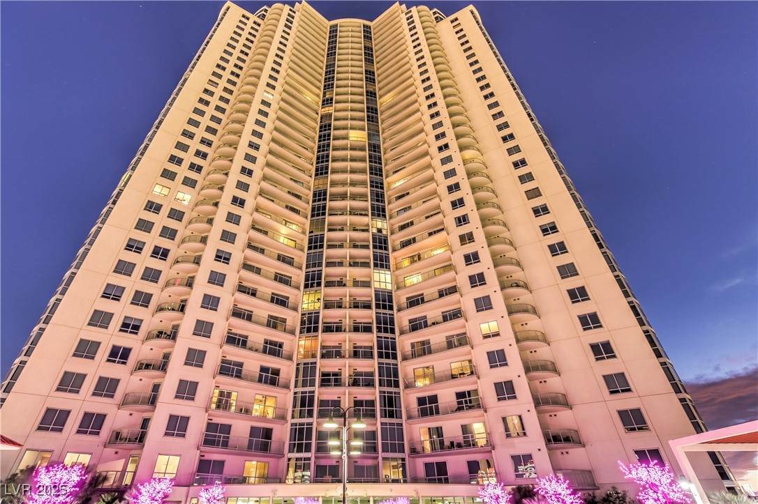 200 Sahara Avenue - Photo 1