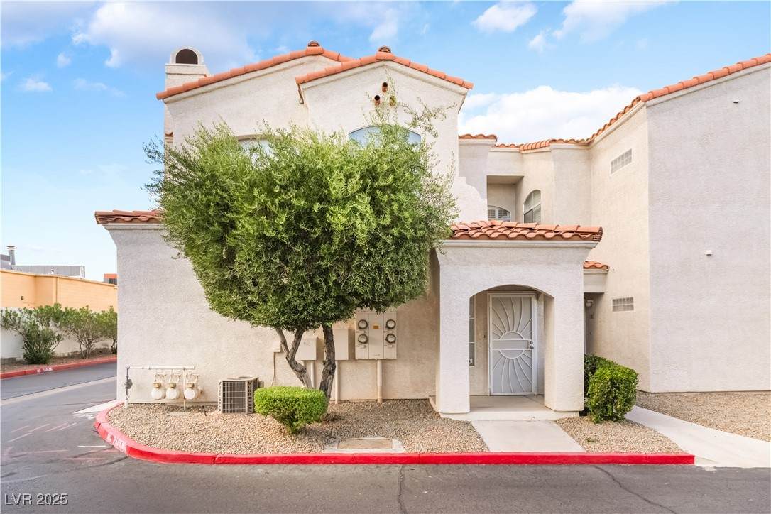 1620 Davilla Street - Photo 1