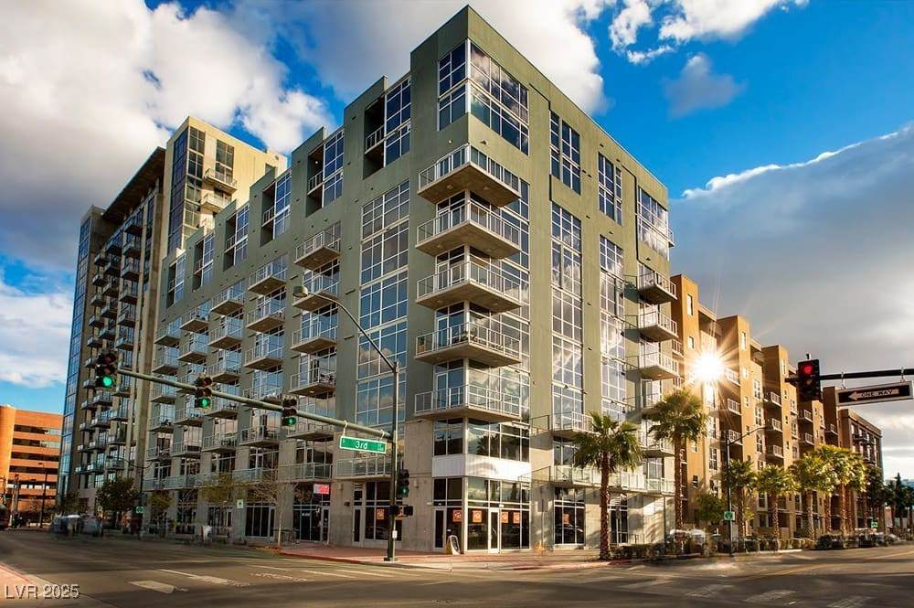 353 Bonneville Avenue - Photo 1