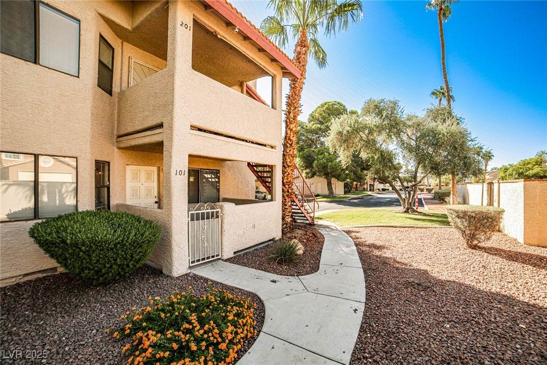 805 Rock Springs Drive - Photo 1