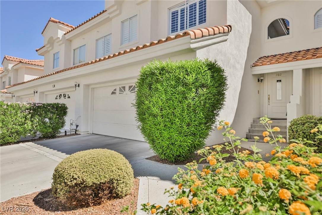 7625 Rolling View Drive - Photo 1