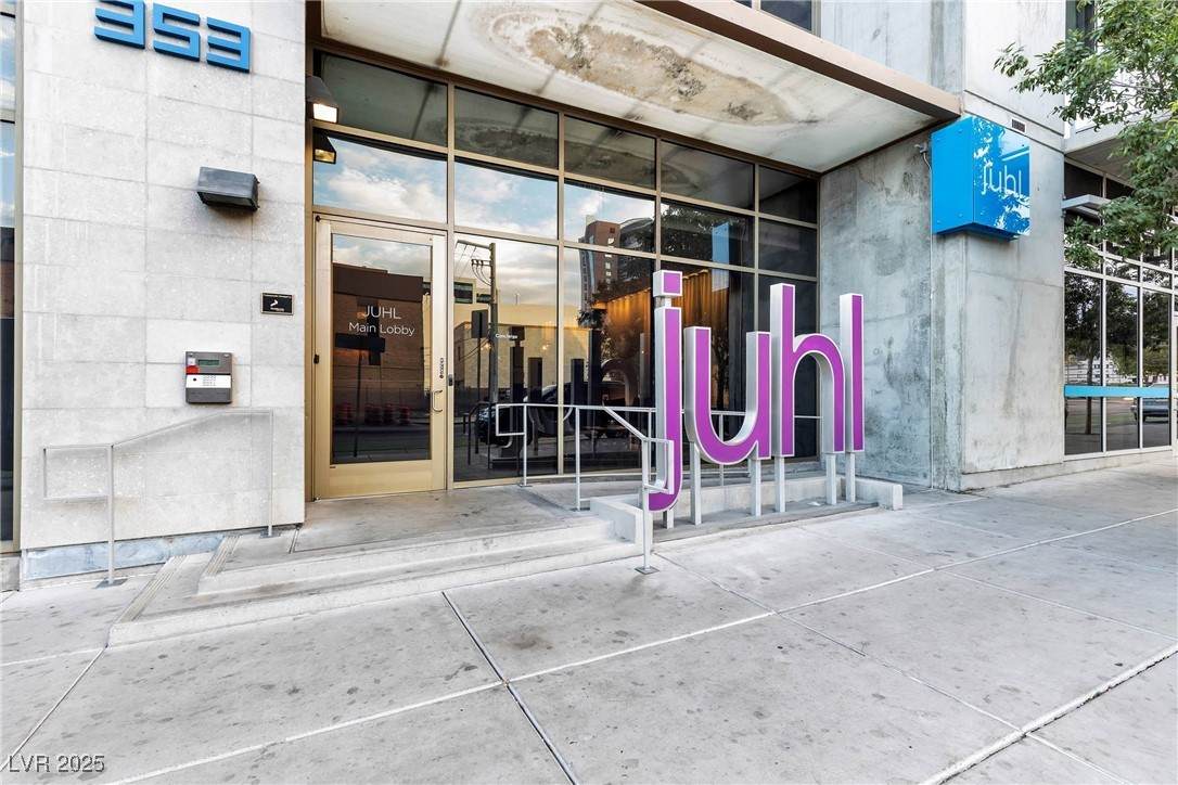 353 Bonneville Avenue - Photo 1