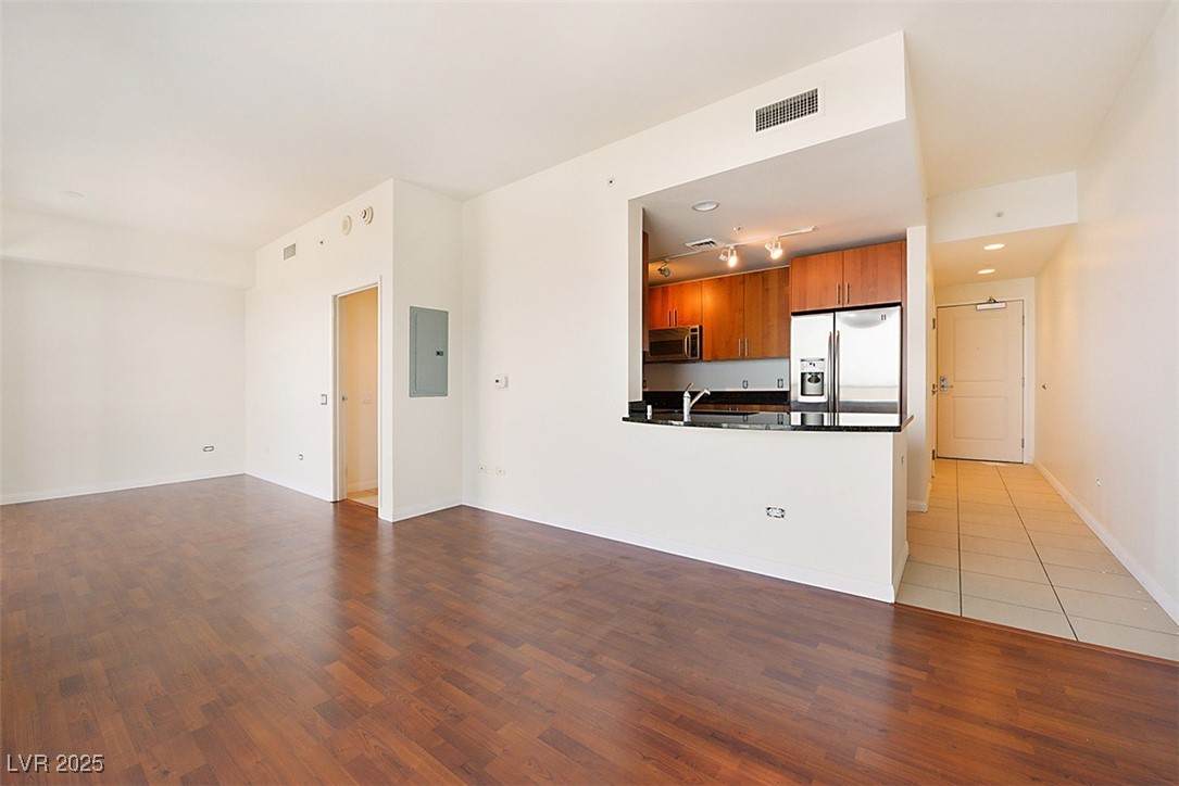 200 Sahara Avenue - Photo 1