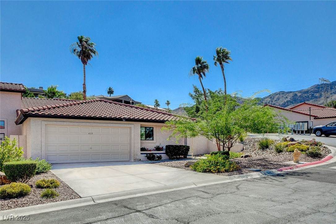 439 Columbia Court - Photo 1