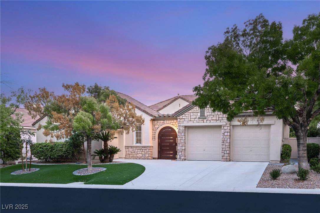 720 Sir James Bridge Way - Photo 1