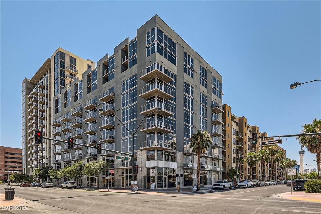 353 Bonneville Avenue - Photo 1