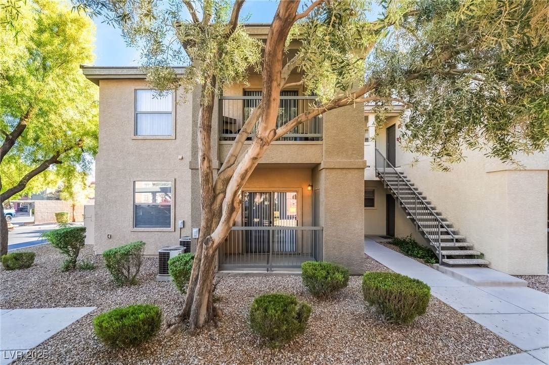 8000 Badura Avenue - Photo 1