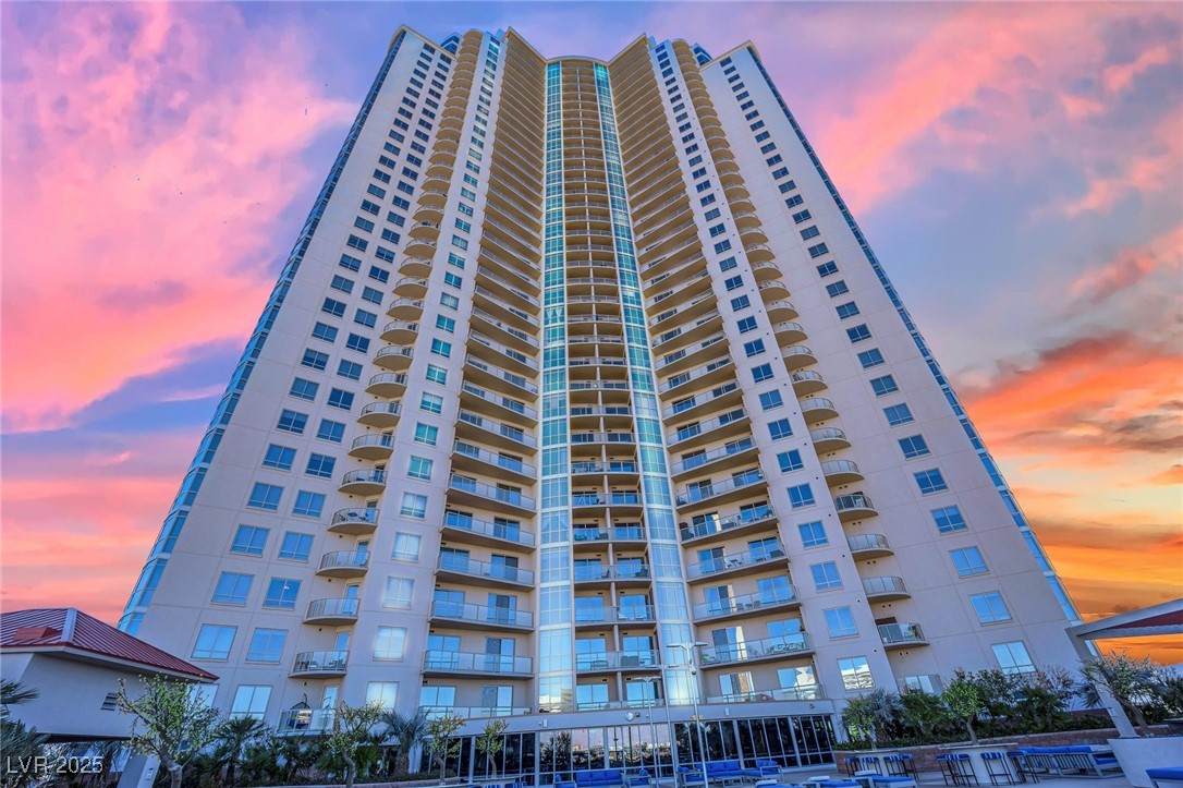 200 Sahara Avenue - Photo 1