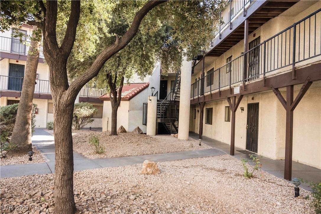 2080 Karen Avenue - Photo 1