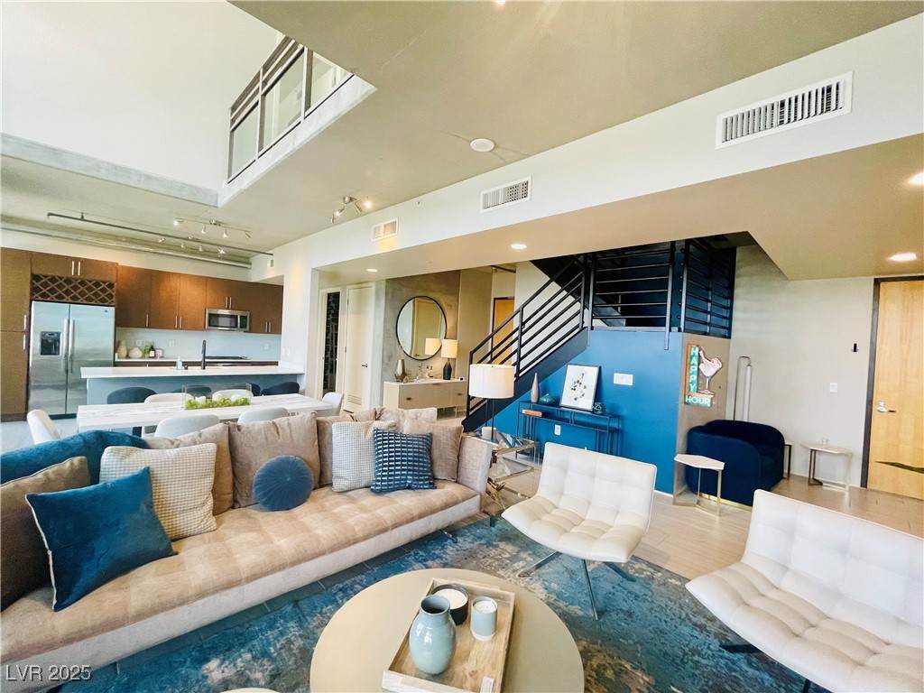 353 Bonneville Avenue - Photo 1