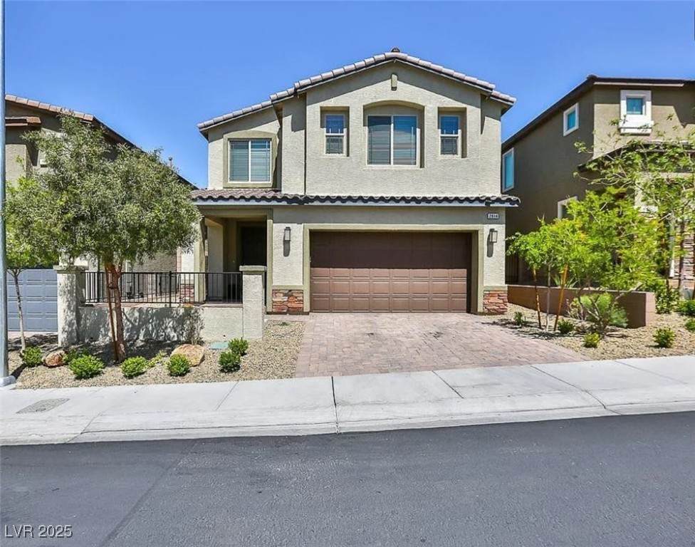 2914 Tremont Avenue - Photo 1