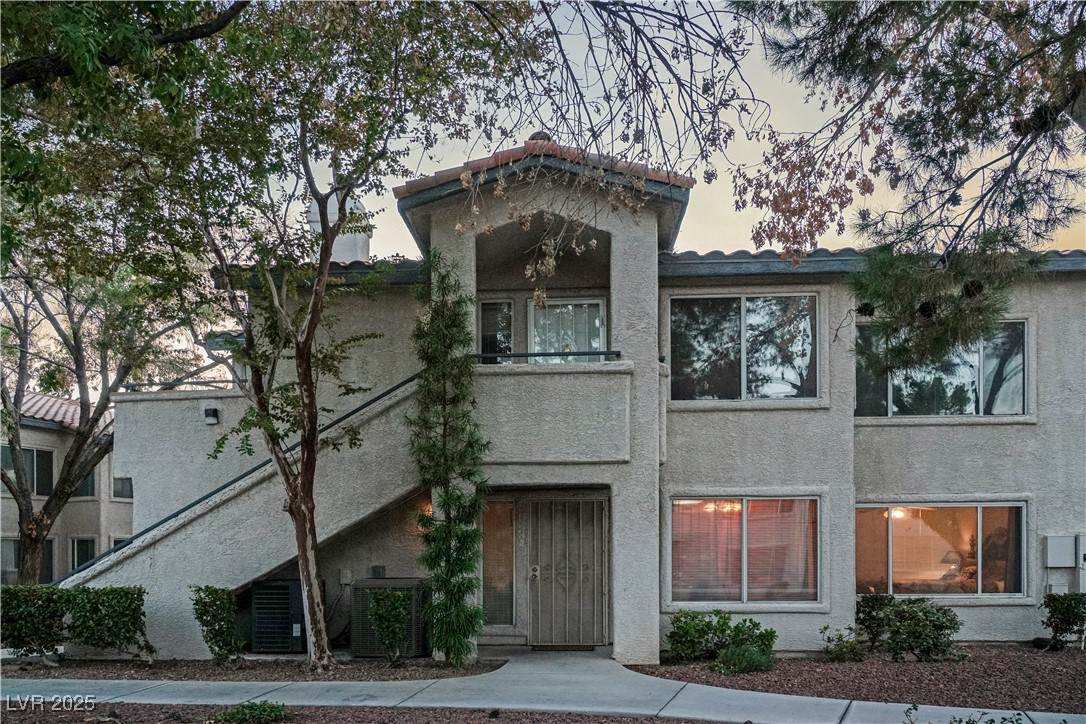 5206 Mandalay Springs Drive - Photo 1