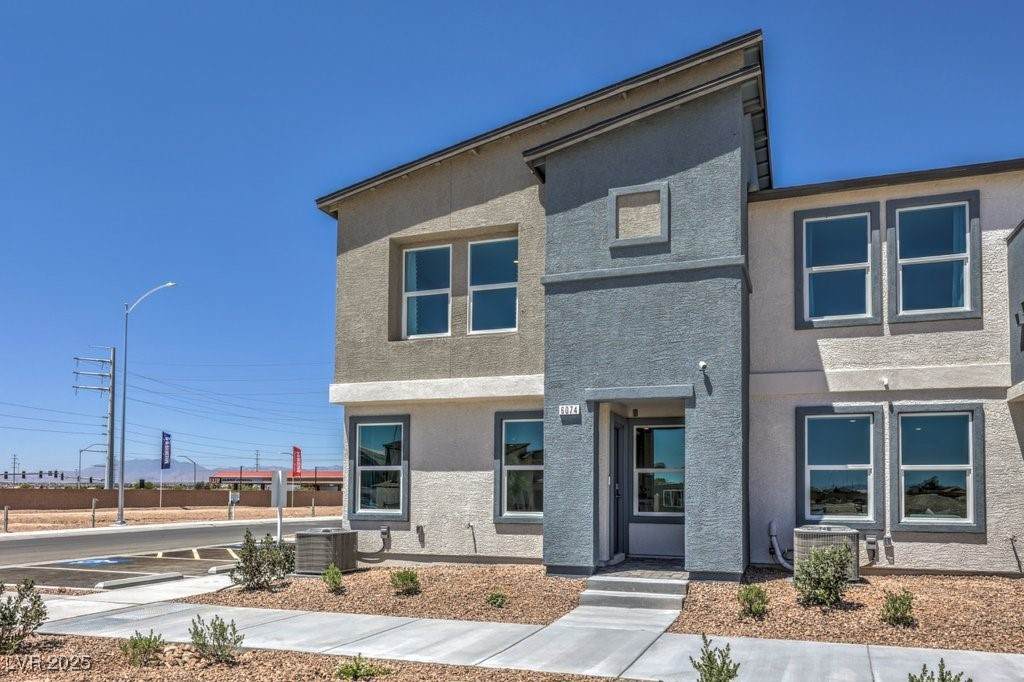 6105 Musas Garden Street - Photo 1