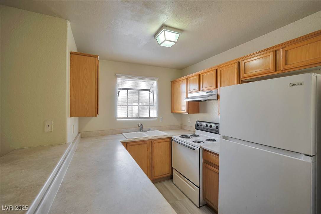 2985 Juniper Hills Boulevard - Photo 1