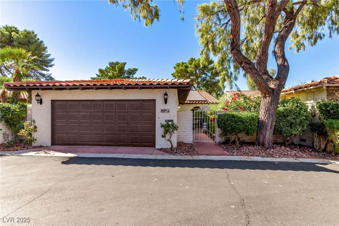 2216 Plaza Del Robles - Photo 1