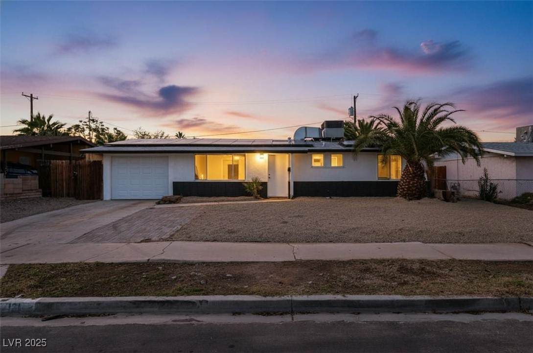 121 21st Street - Photo 1