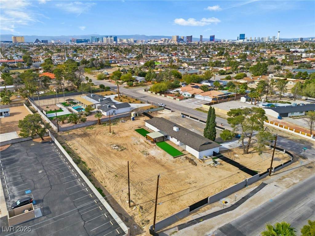 2583 Emerald Avenue - Photo 1