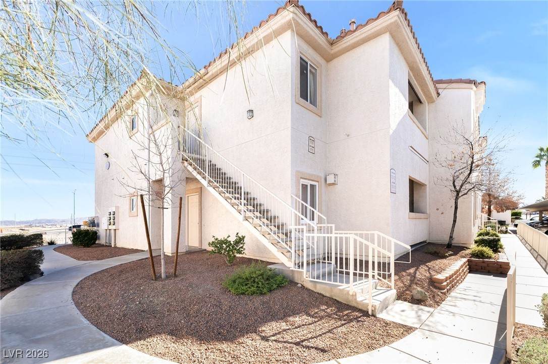 855 Stephanie Street - Photo 1