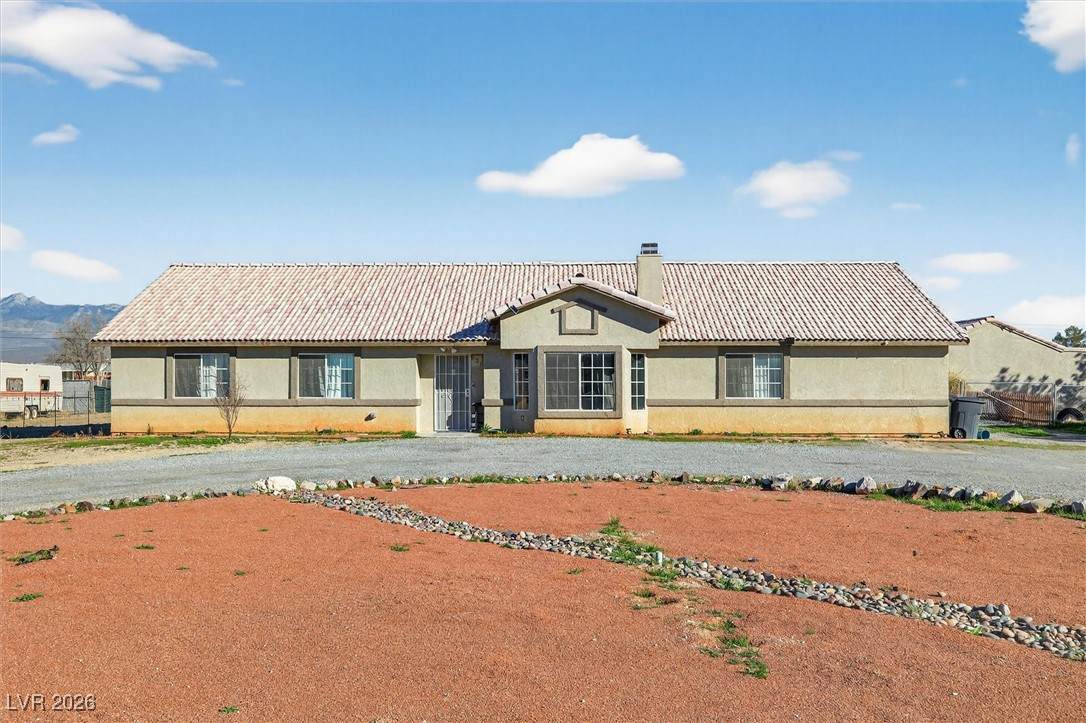 821 Happy Lane - Photo 1