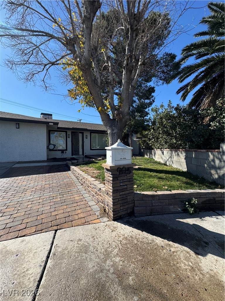 905 Vaughn Street - Photo 1