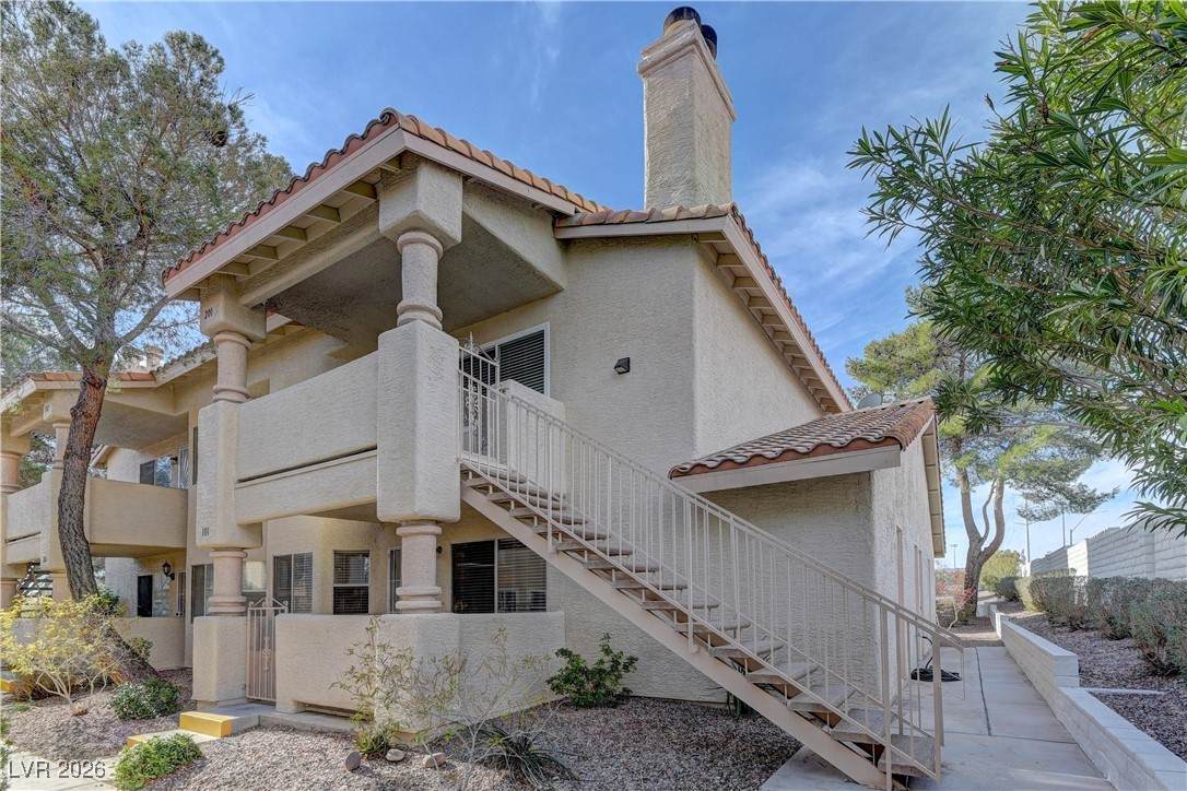 905 Rockview Drive - Photo 1