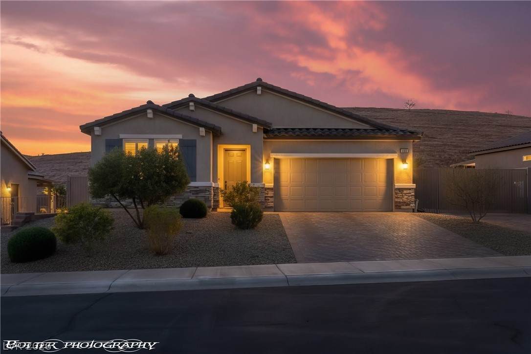 946 Overlook Lane - Photo 1