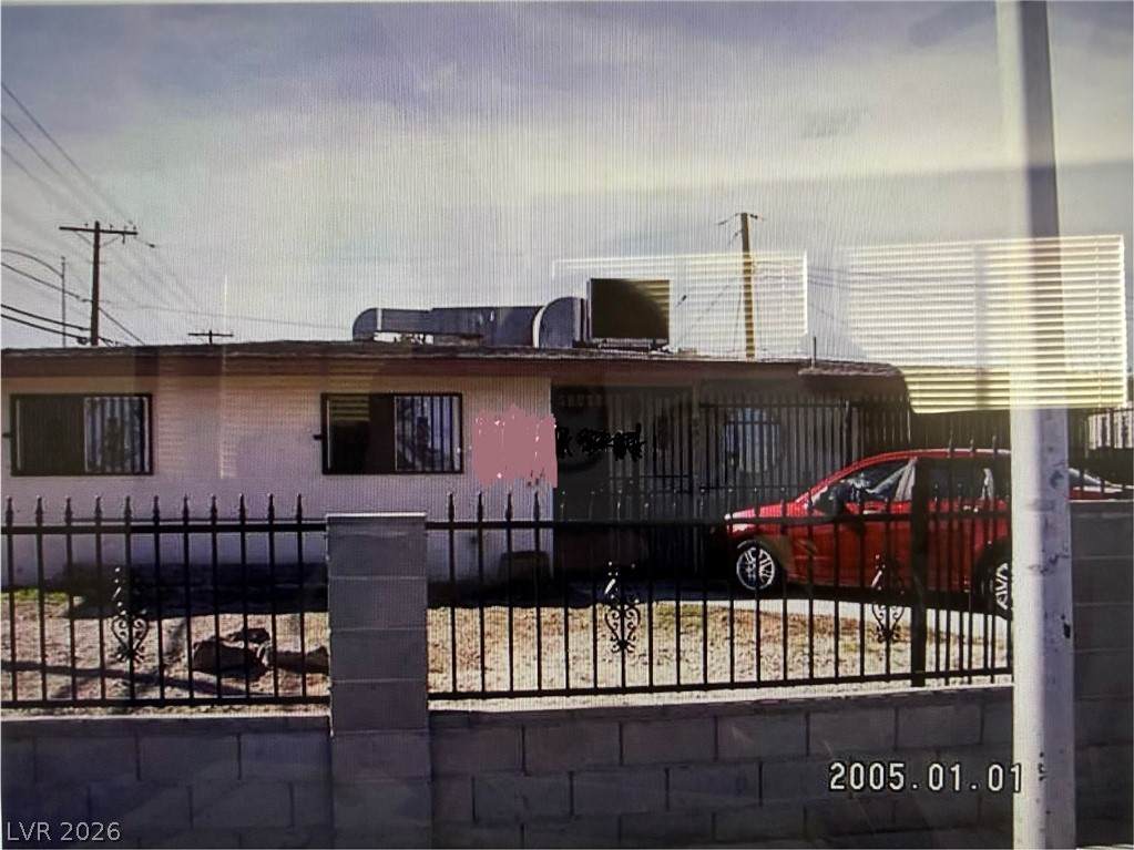 901 Artesia Way - Photo 1