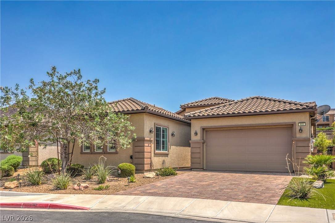 933 Everest Peak Avenue - Photo 1