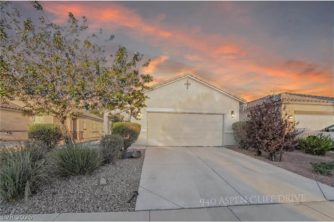 940 Aspen Cliff Drive - Photo 1
