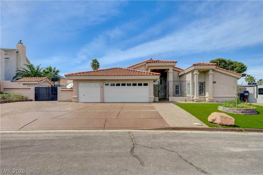 631 Robin Lane - Photo 1