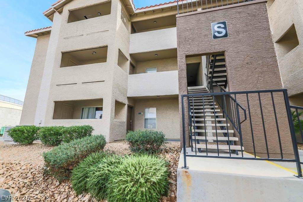 4200 Valley View Boulevard - Photo 1